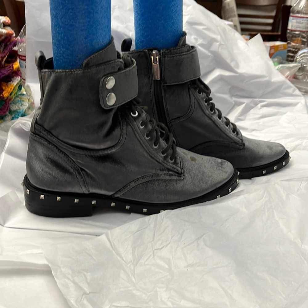 Vince Camuto Talorini Granite Boots 6M, studded sides of sole, cross ankle snaps